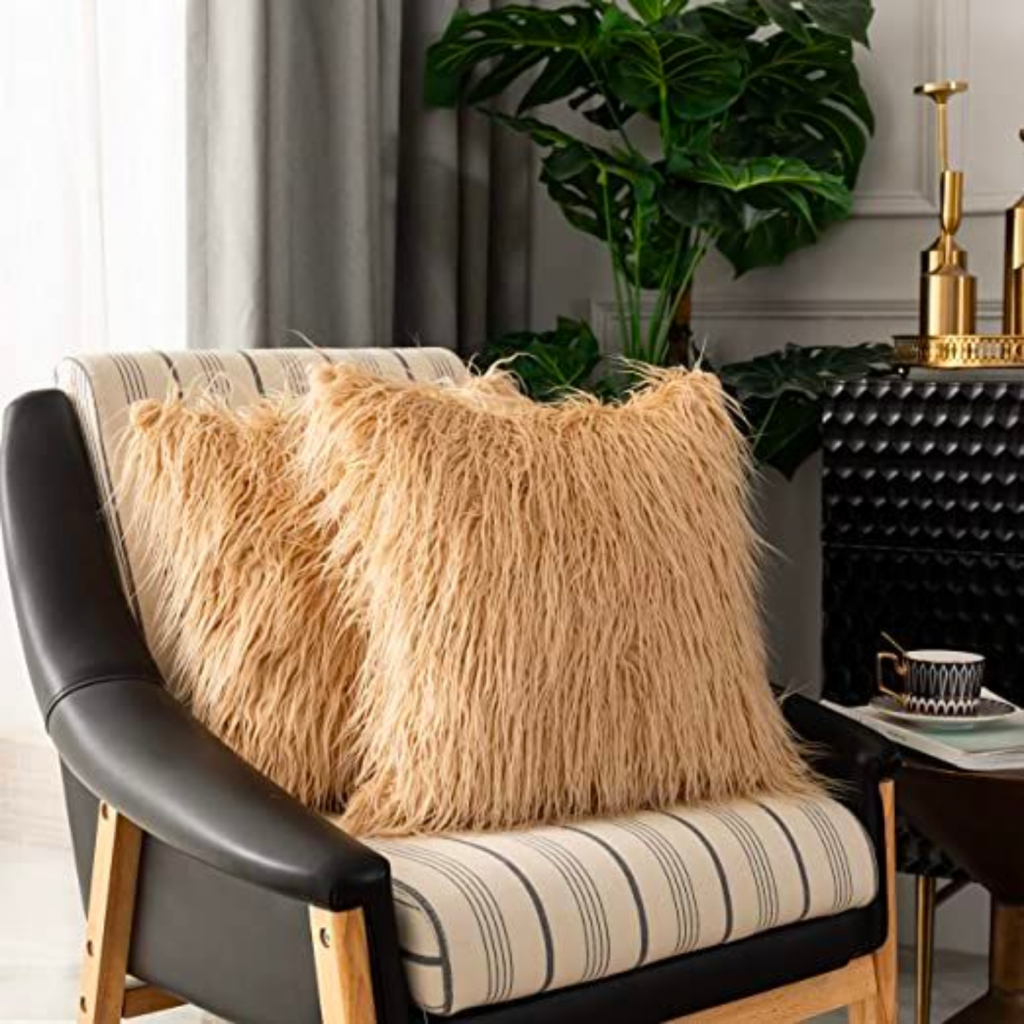 mixing-patterns-leather-sofa-fluffy-throw-pillows